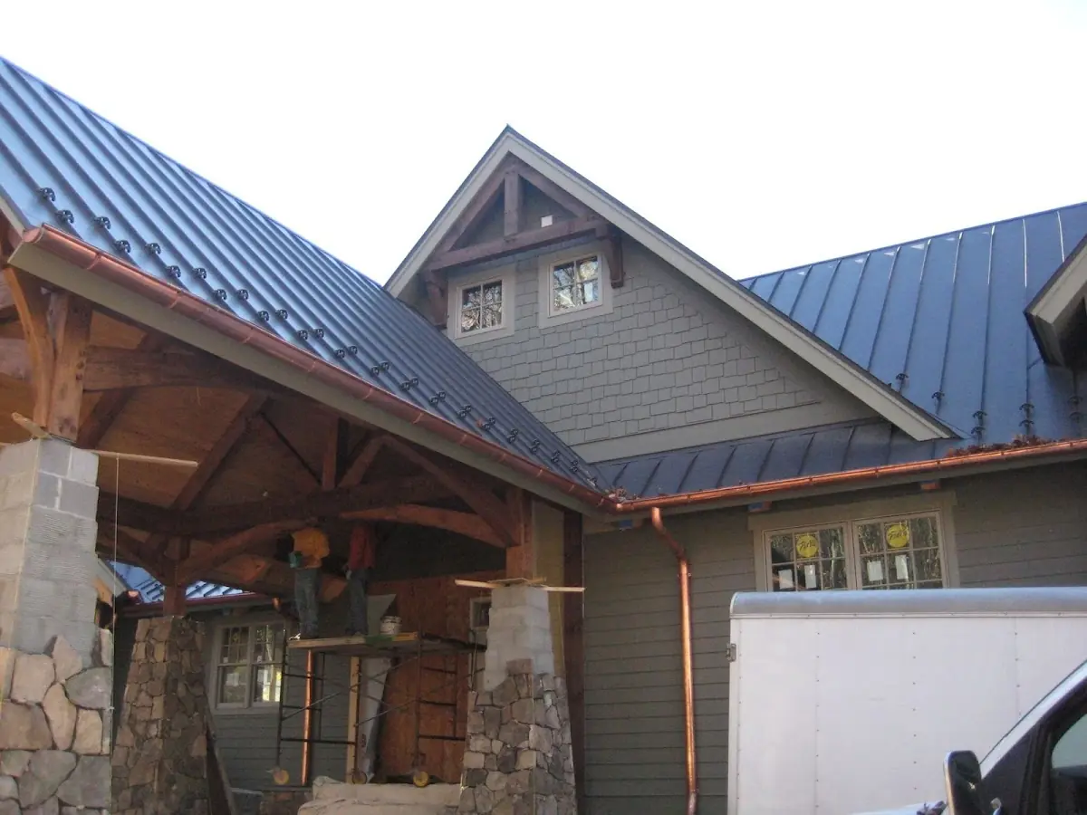 Craftsman Roofing team delivering quality roofing work in Alegre